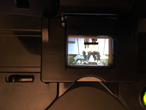 Dias werden mit einem Scanner digitalisiert