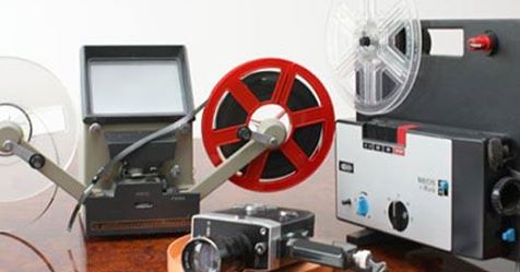 Alte Schmalfilmtechnik mit Projektor, Direktbetrachter und Kamera